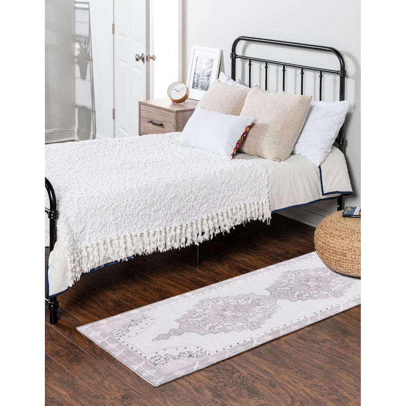Traditional Rine Collection Area Rug