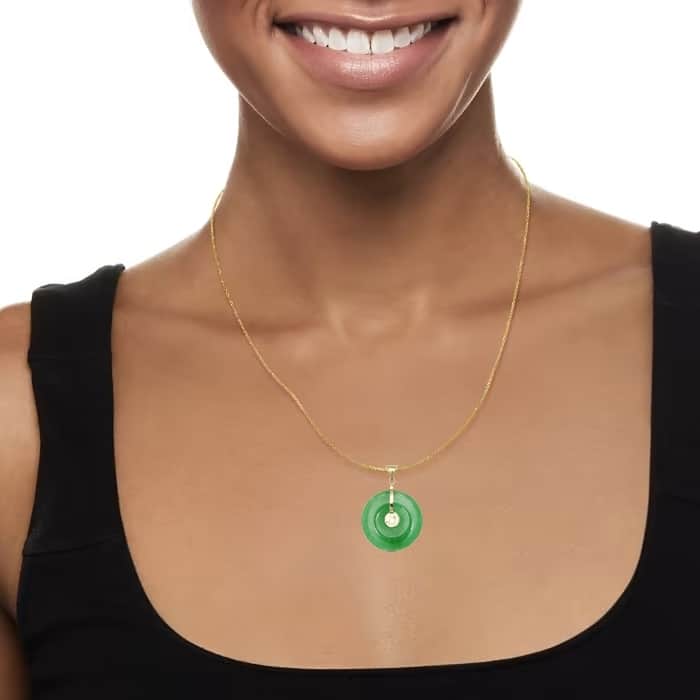 Curata 14k Yellow Gold 18" Green Jade Circle Pendant Necklace (20mm x 30mm)