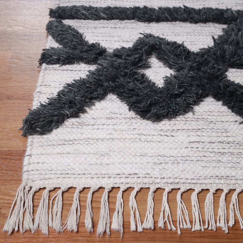 Superior Modern Farmhouse Trellis Handmade Wool Indoor Area Rug With Cotton Backing and Fringes