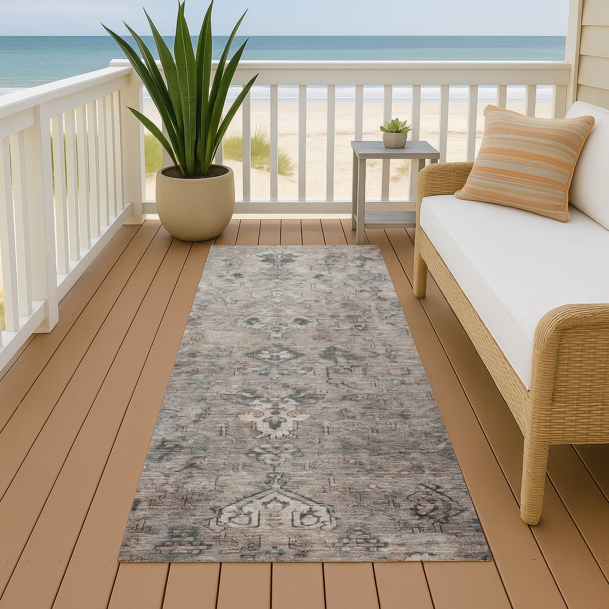 Machine Washable Indoor/ Outdoor Traditional Serenity Chantille Rug