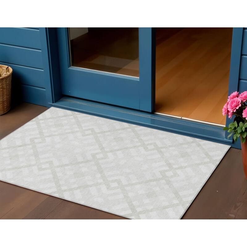 HomeRoots Geometric Transitional Rectangle Outdoor Rug - 3' x 5'