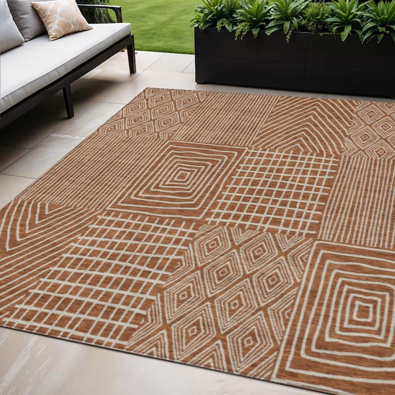 HomeRoots Geometric Transitional Rectangle Outdoor Rug - 5' X 8'