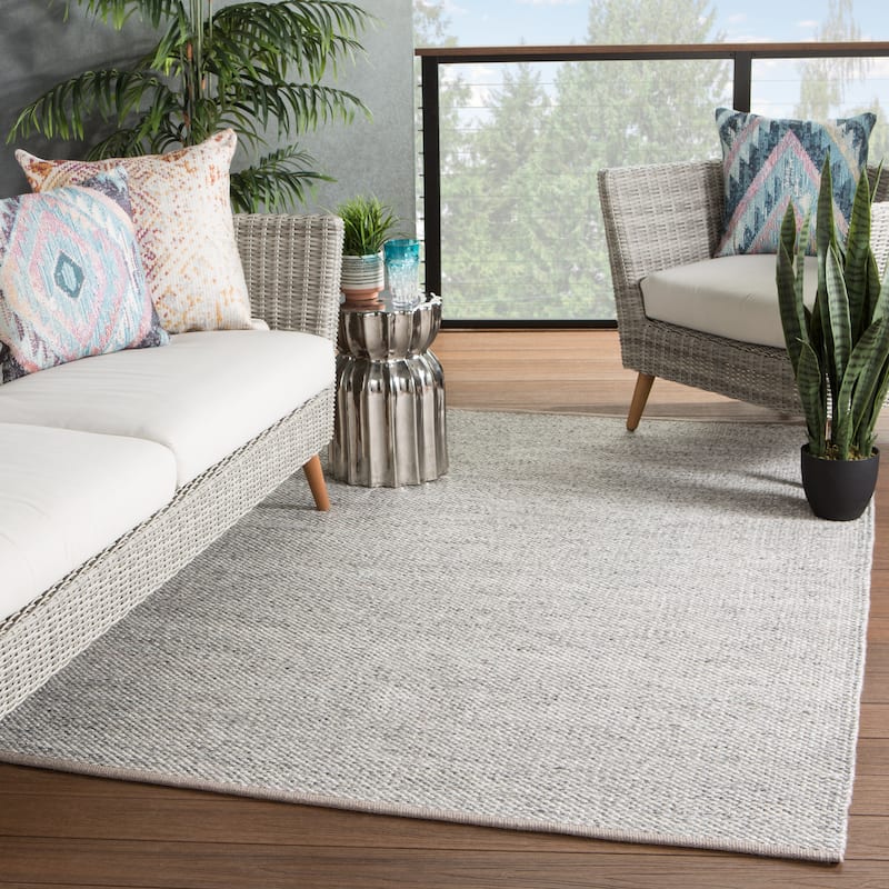 Kuisna Indoor/ Outdoor Solid PET Yarn Area Rug by Havenside Home