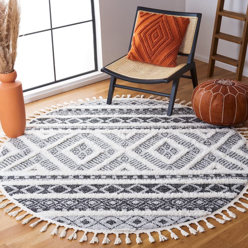 SAFAVIEH Moroccan Tassel Shag Zennure 2-inch Thick Rug - 6'7" Round - Grey/Ivory