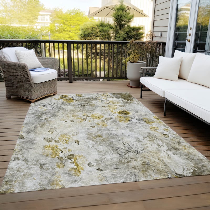 Machine Washable Indoor/ Outdoor Chantille Vanishing Floral Rug
