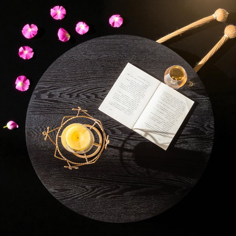 27.6'' Round Wooden Lift-Top Coffee Table with Hidden Storage, Handcrafted Relief Pedestal Tea Table for Living Room