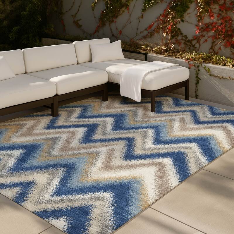 Machine Washable Indoor/ Outdoor Modern Chevron Chantille Rug