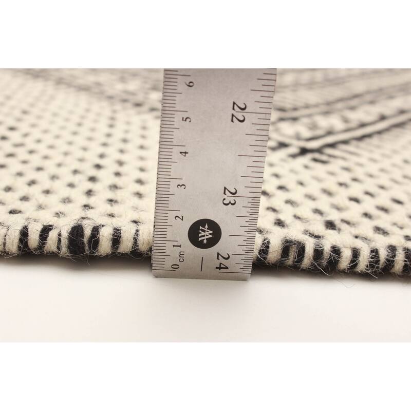Sienna Black Rug 4'11" x 7'1" - 4'11 x 7'1