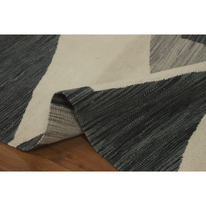 Hand Woven Southwestern Wool Beige Geometric Area Rug - 8' 1'' X 4' 10''