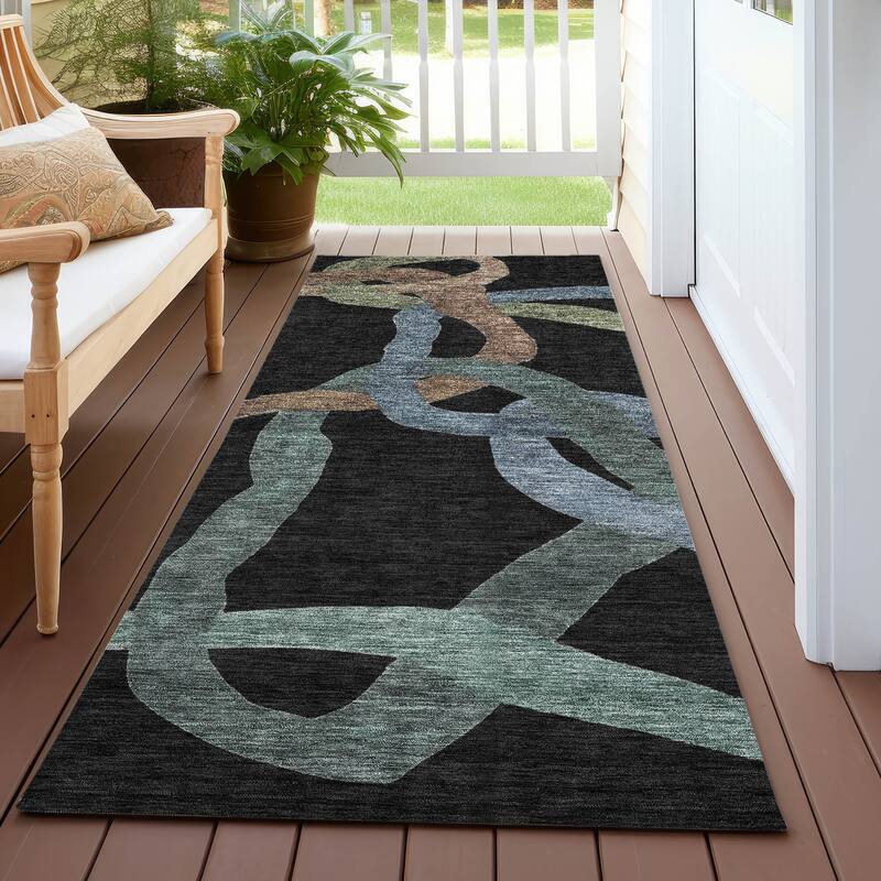 Machine Washable Indoor/ Outdoor Abstract Links Chantille Rug - Black - 2'3" x 7'6"