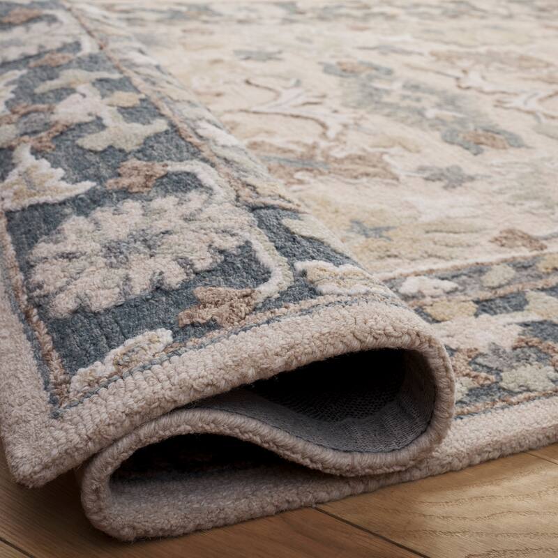 SAFAVIEH Handmade Ebony Viktorya Wool Rug