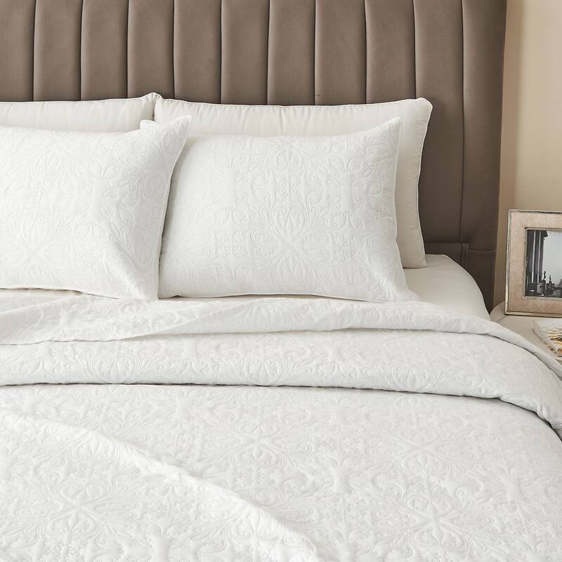 Premium Intricate Pinsonic Microfiber Quilt Set With Shams