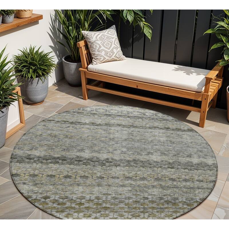 HomeRoots Striped Transitional Rectangle Outdoor Rug - 8' Round