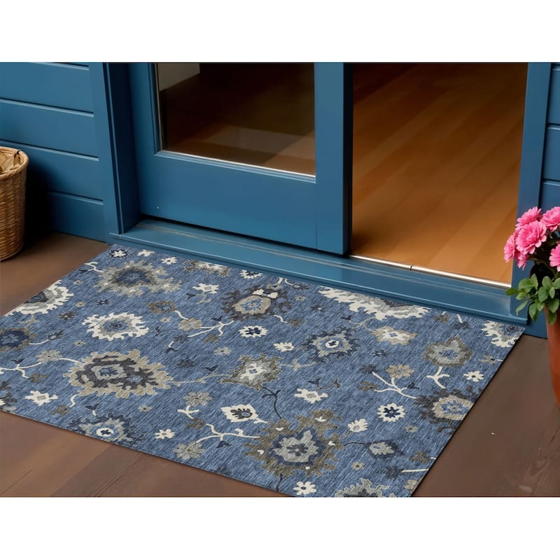 HomeRoots Floral Traditional Rectangle Outdoor Rug - 3' x 5'