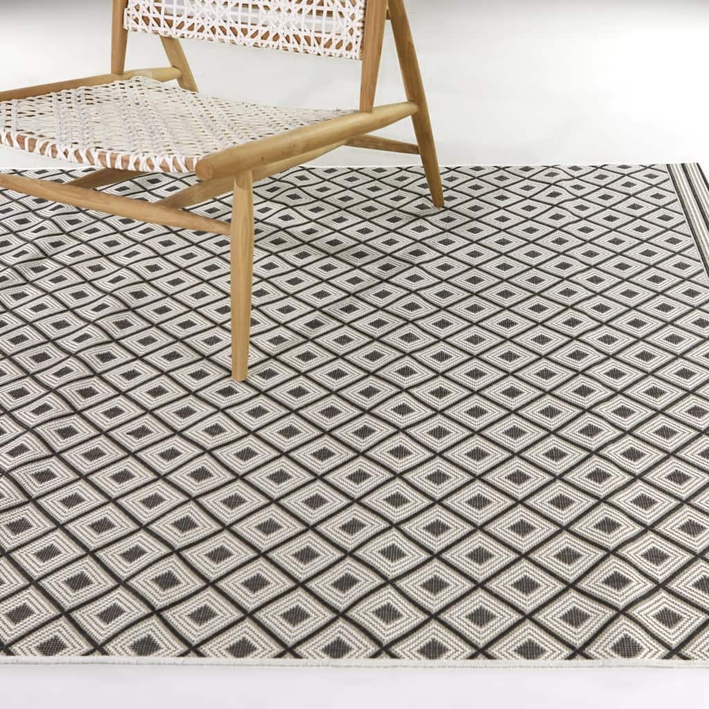 Abeyta Trellis Patio Indoor/Outdoor Area Rug