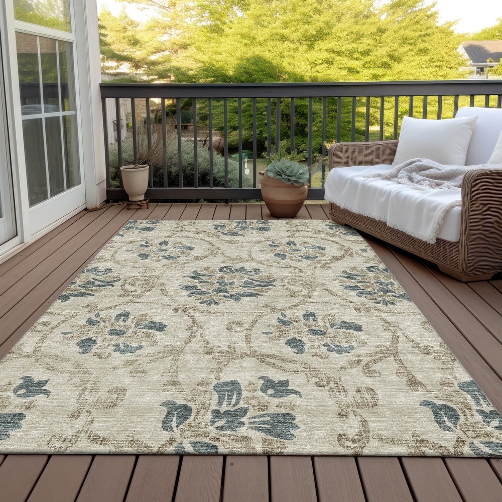 Machine Washable Indoor/ Outdoor Chantille Floral Scroll Rug