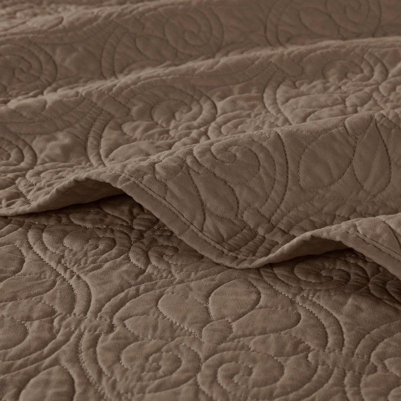 Madison Park Mansfield Reversible Oversized 3-piece Solid Texture Bedspread Quilt Set with Matching Shams