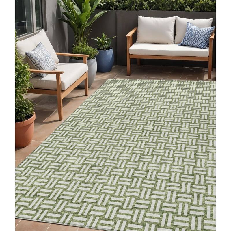HomeRoots Geometric Transitional Rectangle Outdoor Rug - 5' X 8'