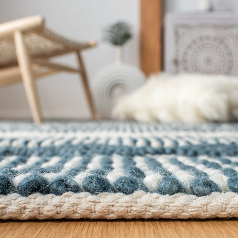 SAFAVIEH Handmade Natura Annedorte Wool Rug