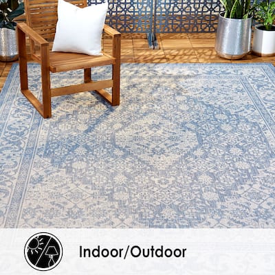 Nicole Miller New York Patio Country Dahlia Indoor/Outdoor Area Rug
