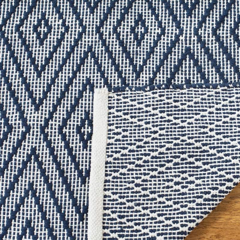 SAFAVIEH Handmade Flatweave Montauk Shkurte Cotton Rug - Navy/Ivory - 2' 3" x 9'