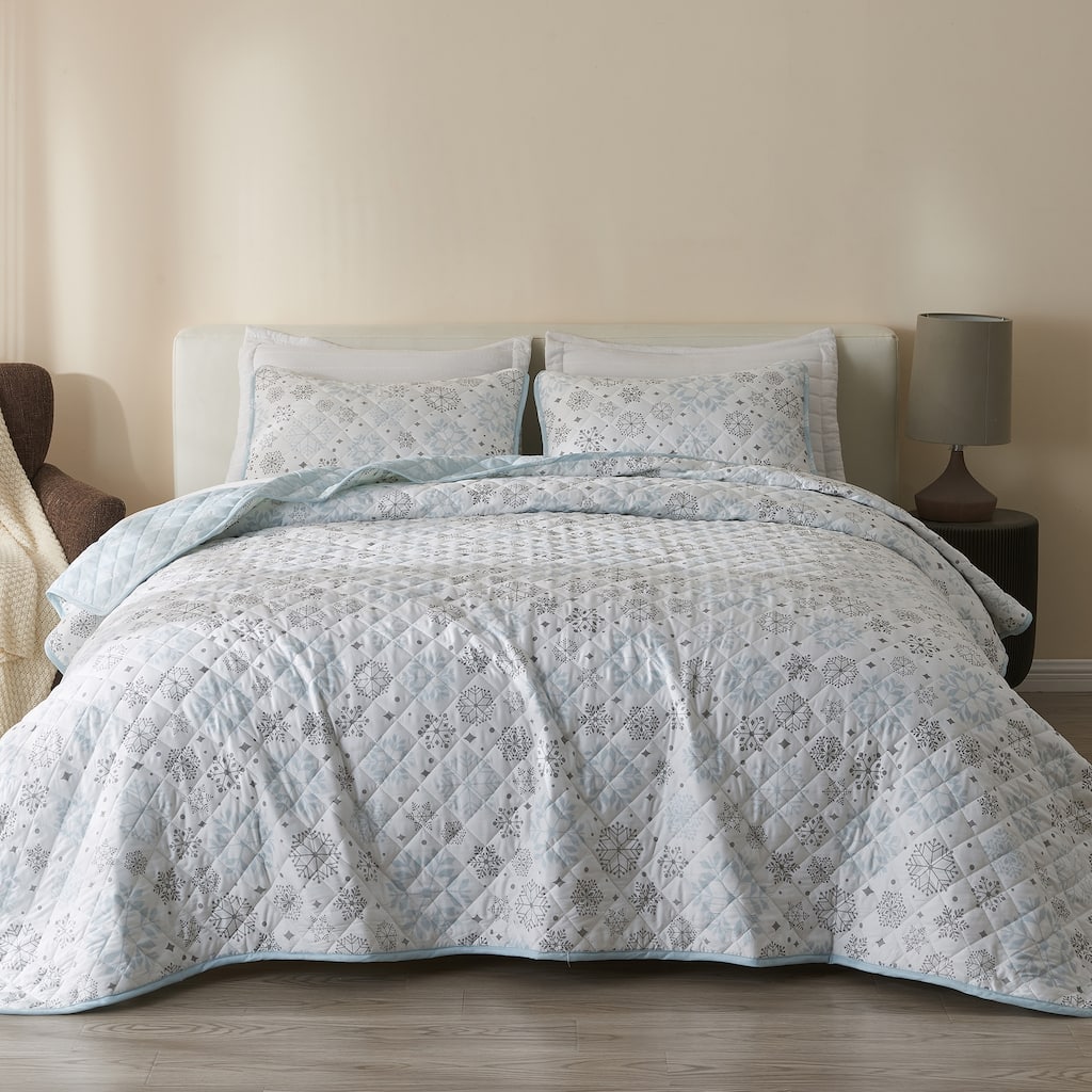 Premium Snowflake Microfiber Quilt Set with Shams
