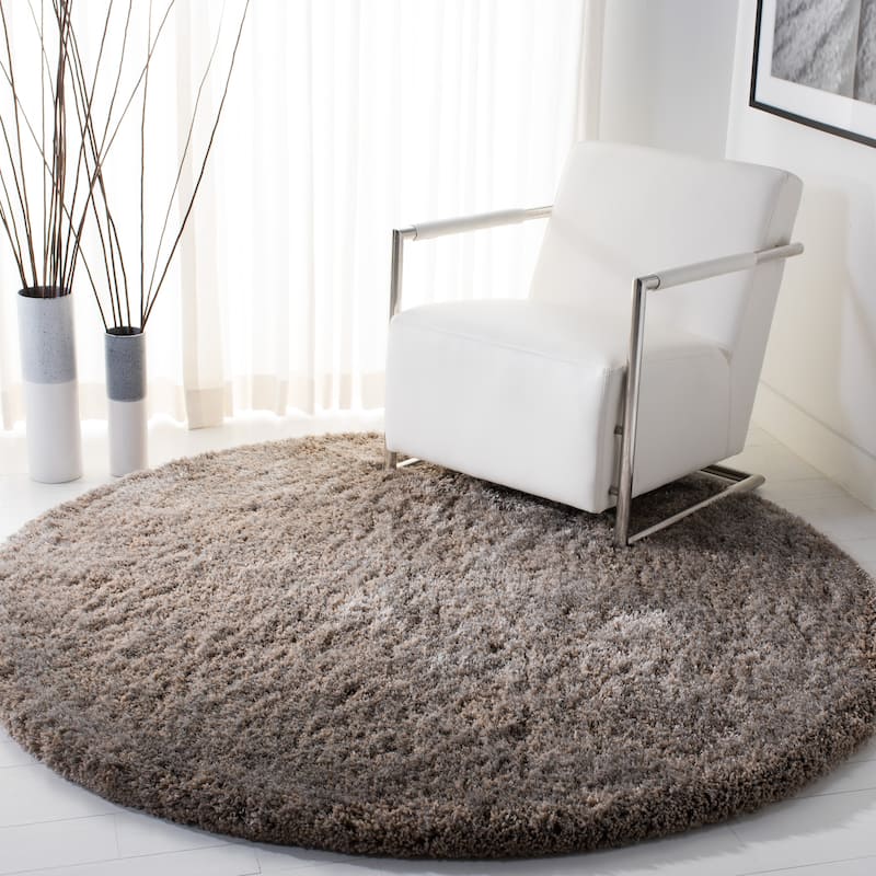 SAFAVIEH Handmade South Kaelyn Deborah Shag Solid Polyester Rug - 6' Round - Silver