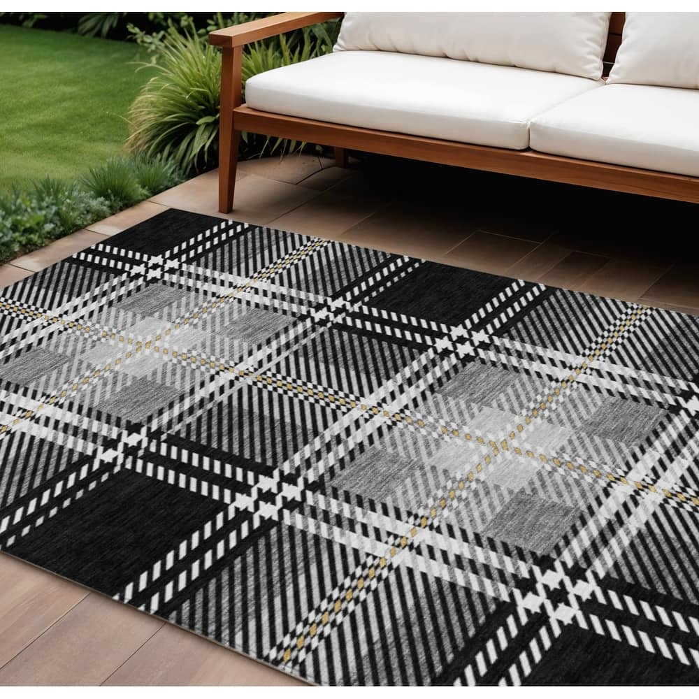 HomeRoots Plaid Transitional Rectangle Outdoor Rug