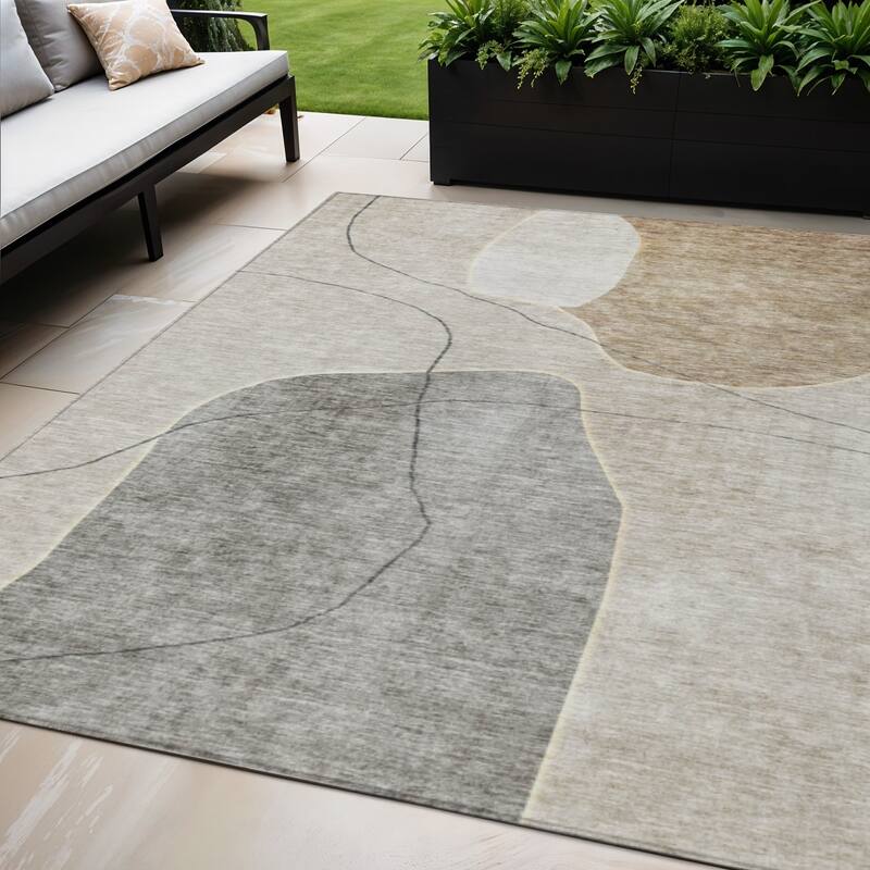 HomeRoots Abstract Transitional Rectangle Outdoor Rug - 5' X 8'