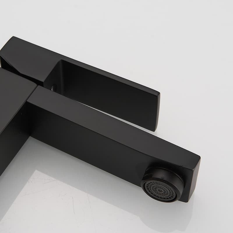 Single Hole Single-Handle Bathroom Faucet