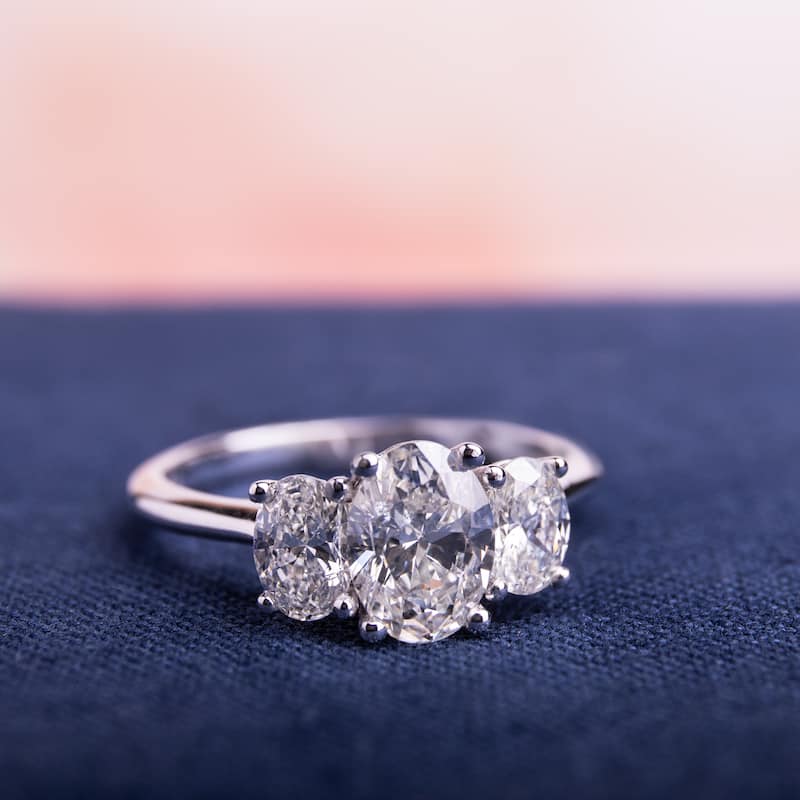 Miadora Signature Collection 18k White Gold 1 1/2ct TDW Certified 3-Stone Oval Shape Diamond Engagement Ring (H-I, SI2-I1) (IGI)