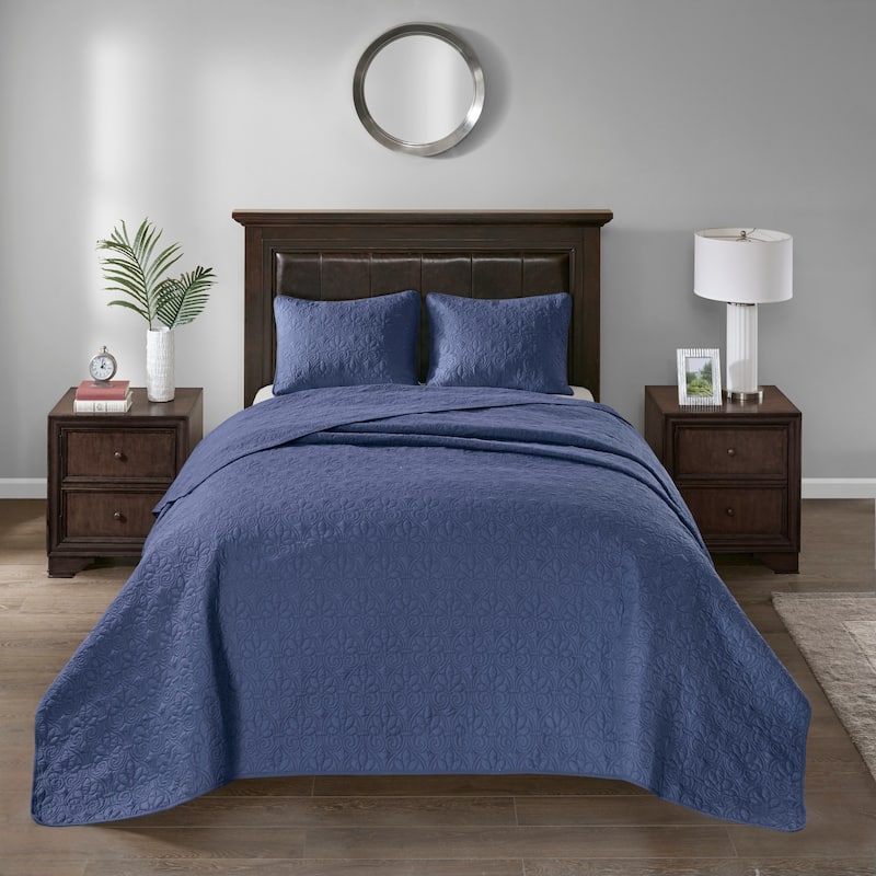 Madison Park Mansfield Reversible Oversized 3-piece Solid Texture Bedspread Quilt Set with Matching Shams