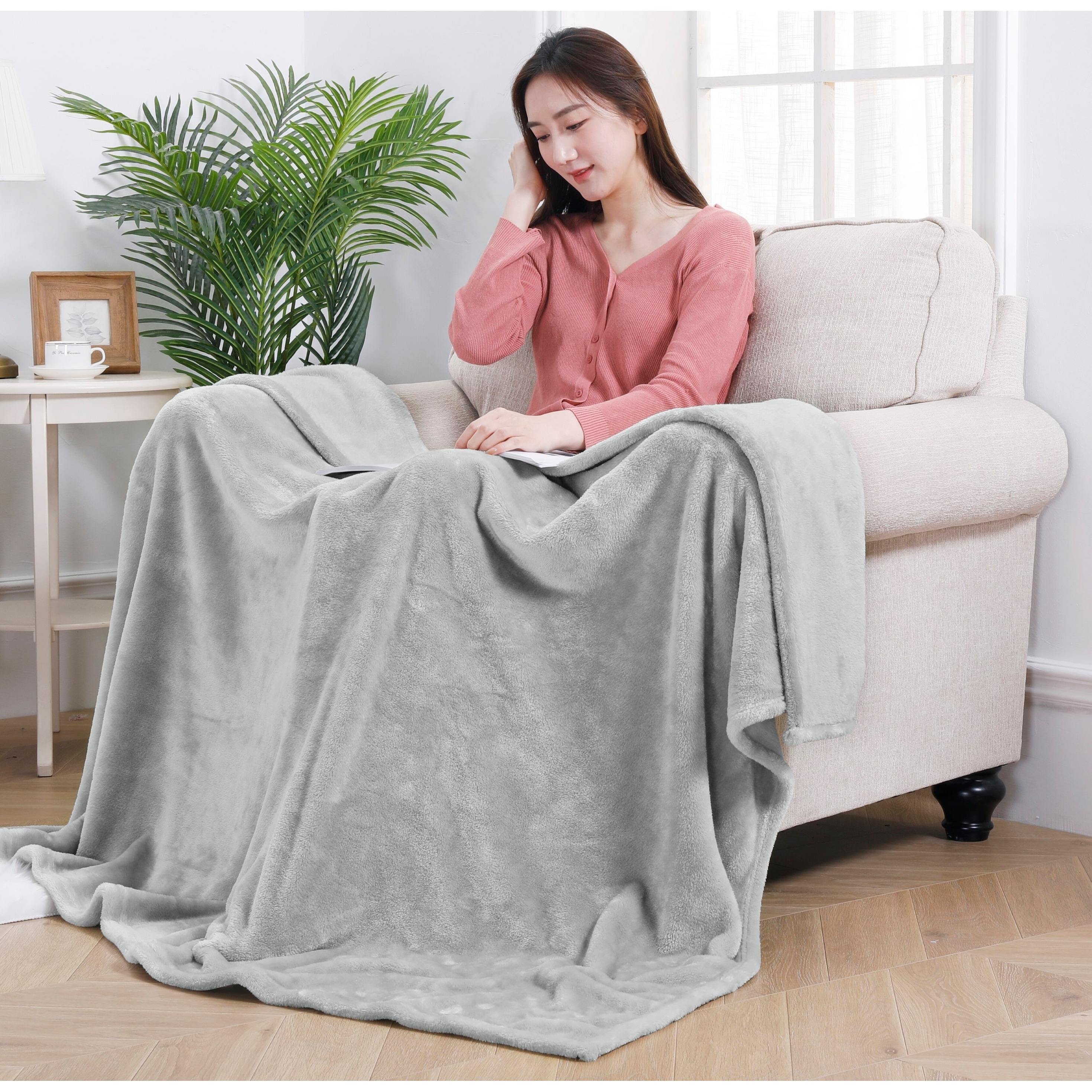 VIKKO Chic Magnolia Pink Flower Peacock Throw Blanket 60 x 50 Inch Travel Office Car Warm Soft Cozy Blanket for Home Couch Sofa Decorative VIKKO Chic Magnolia Pink Flower Peacock Throw Blanket 60 x 50 Inch Travel Office Car Warm Soft Cozy Blanket for Home Couch Sofa Decorative