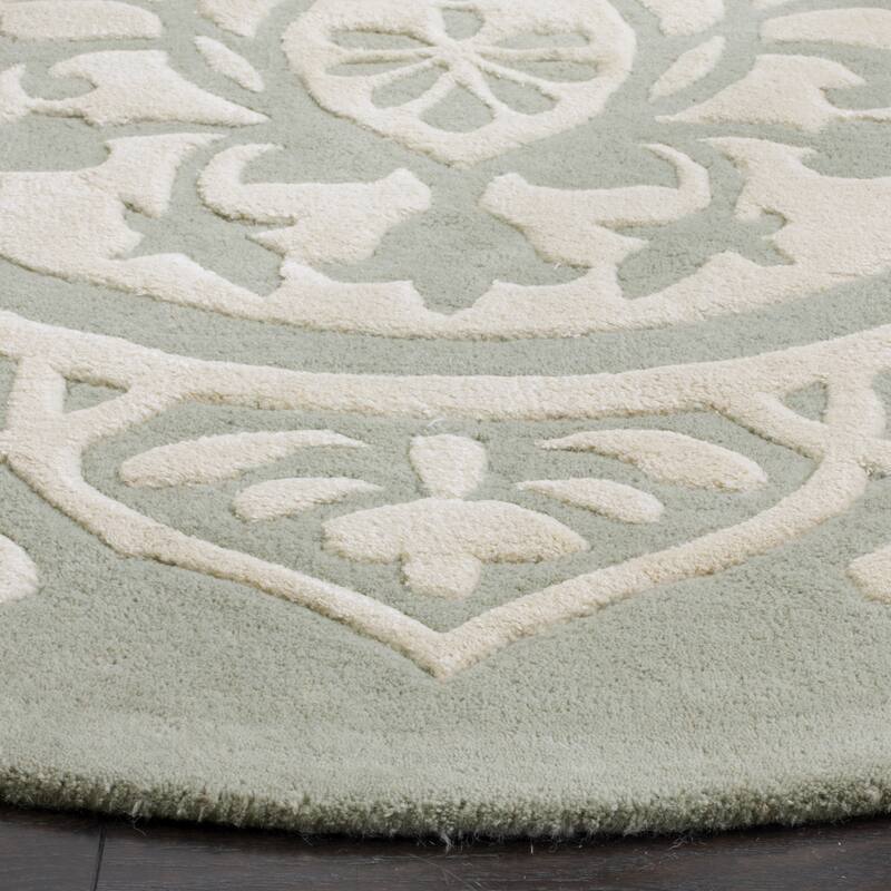 SAFAVIEH Handmade Bella Naina Modern Floral Wool Rug