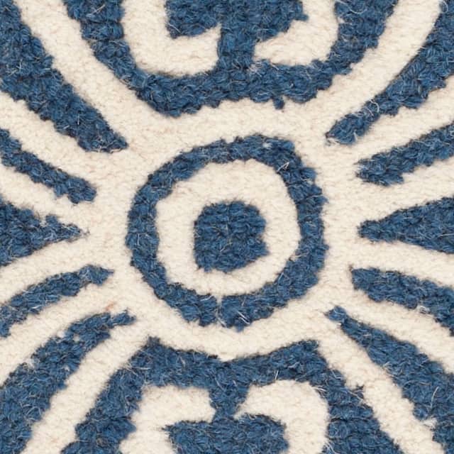 SAFAVIEH Handmade Cambridge Myrtis Moroccan Wool Rug