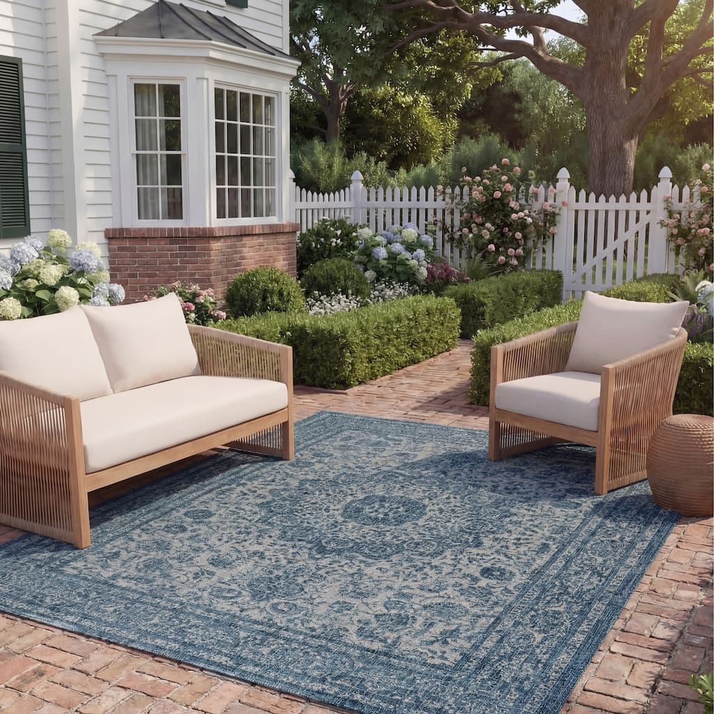 SAFAVIEH Courtyard Bahriye Indoor/Outdoor Washable Backyard Patio Rug