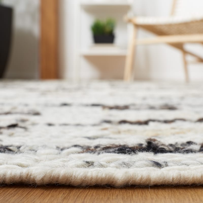 SAFAVIEH Handmade Manhattan Marushka Wool Rug