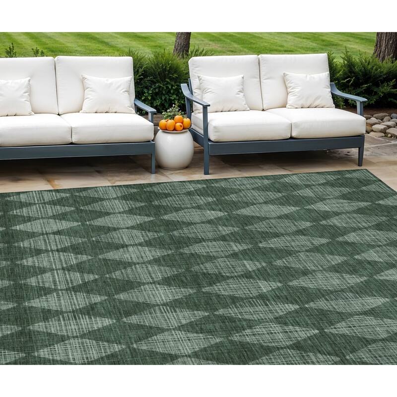 HomeRoots Geometric Transitional Rectangle Outdoor Rug - 10' X 14'