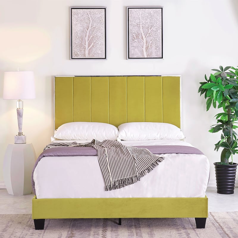 Mallory Upholstered Platform Bed by US PRIDE FURNITURE