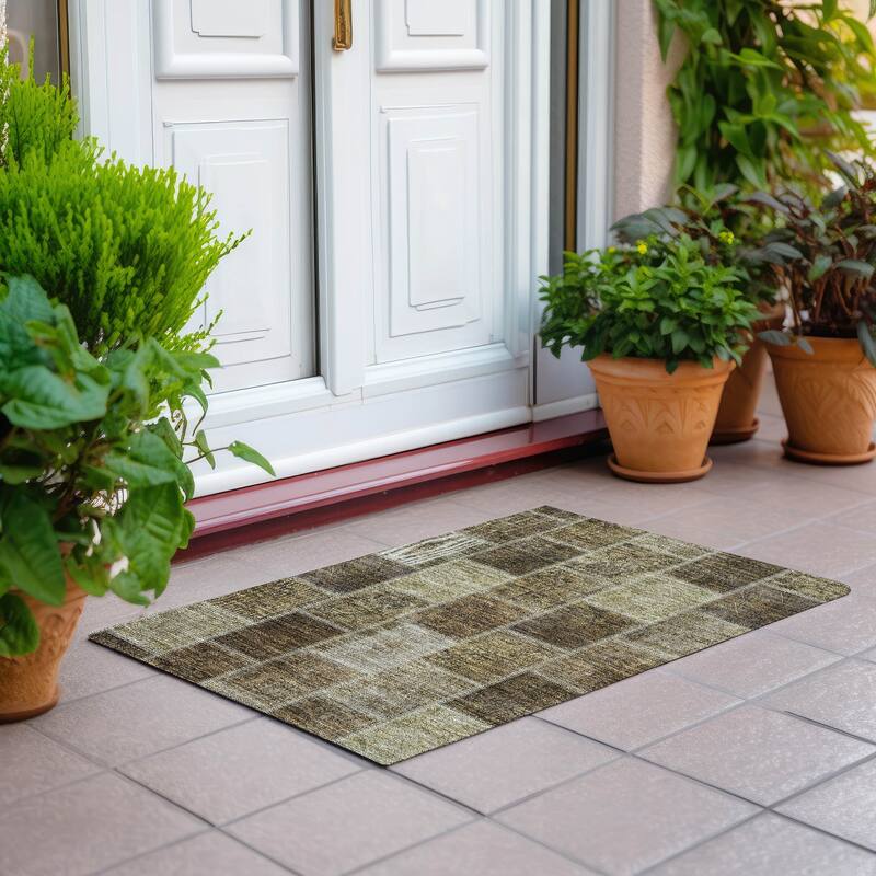 Machine Washable Indoor/ Outdoor Chantille Traditional Patchwork Rug - Brown - 1'8" x 2'6"