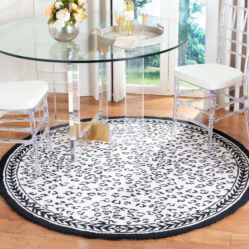 SAFAVIEH Handmade Chelsea Solar Garden Leopard French Country Wool Rug - 4' Round - White/Black