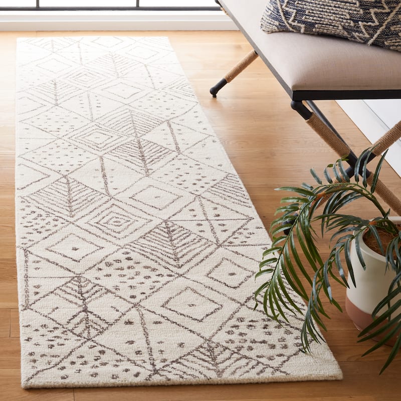 SAFAVIEH Handmade Casablanca Shag Crisitina Boho Wool Rug - 2'3" x 9' Runner - Ivory/Brown