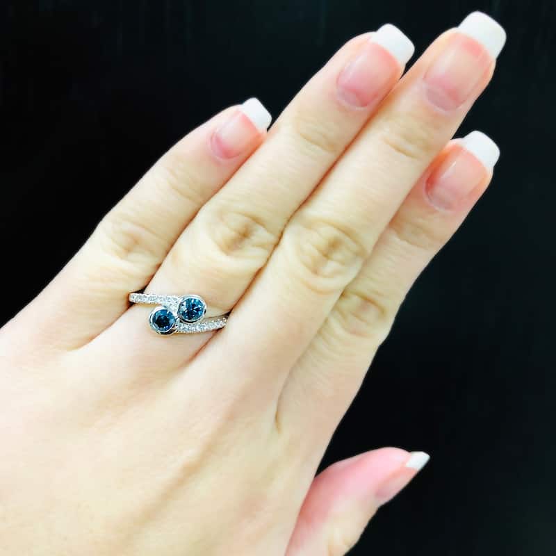 Auriya 14k Gold 3/4ctw Round Bezel-set 2 Stone Blue Diamond Engagement Ring (H-I, SI2-SI3)
