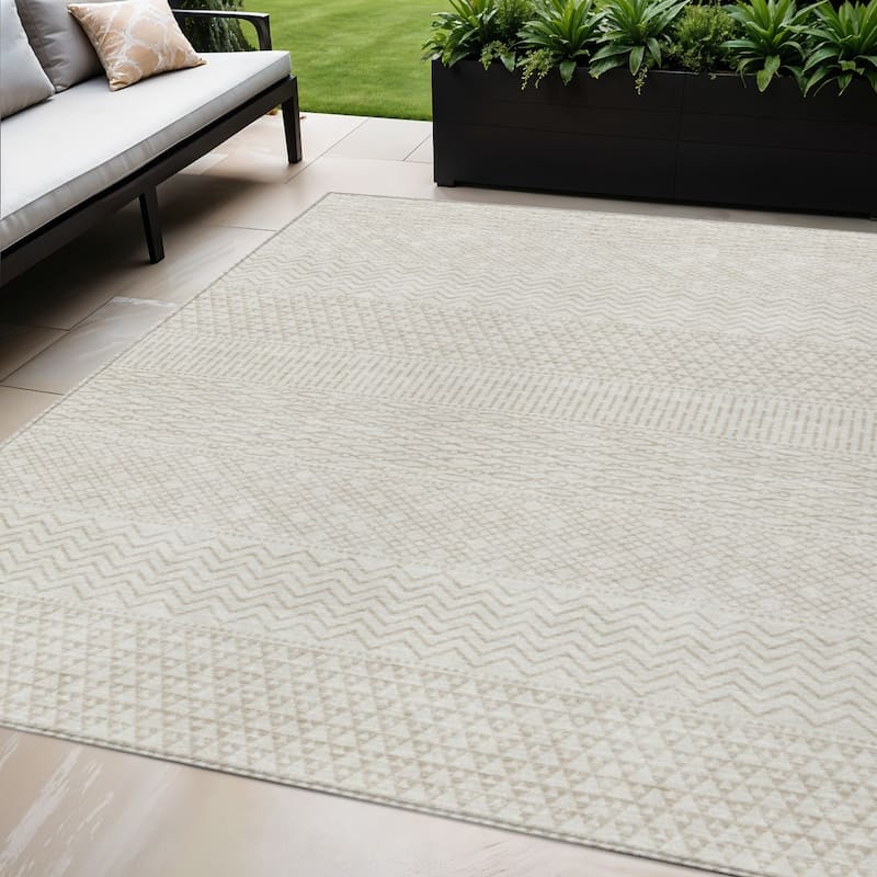 HomeRoots Chevron Modern Rectangle Outdoor Rug - 5' X 8'