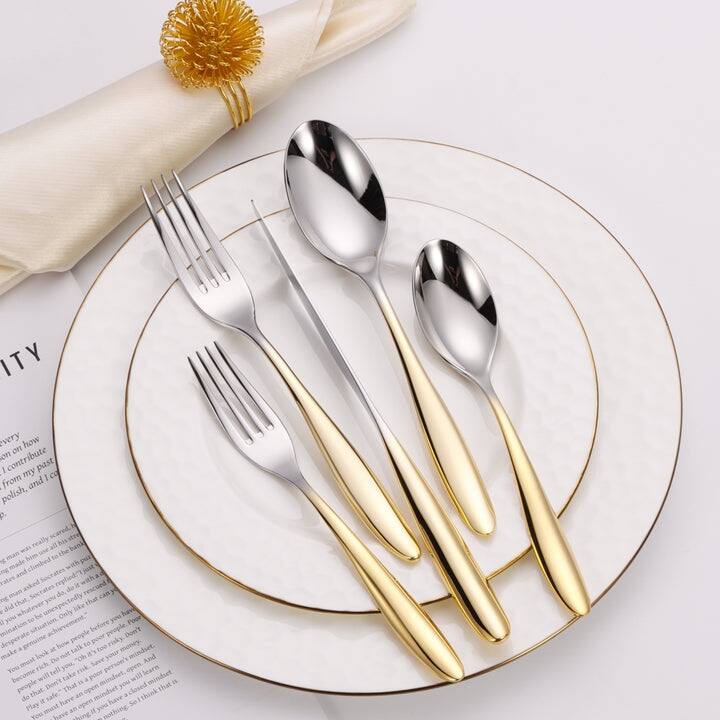 20 Pc Flatware Set with Wavy Handle - Silver/Gold