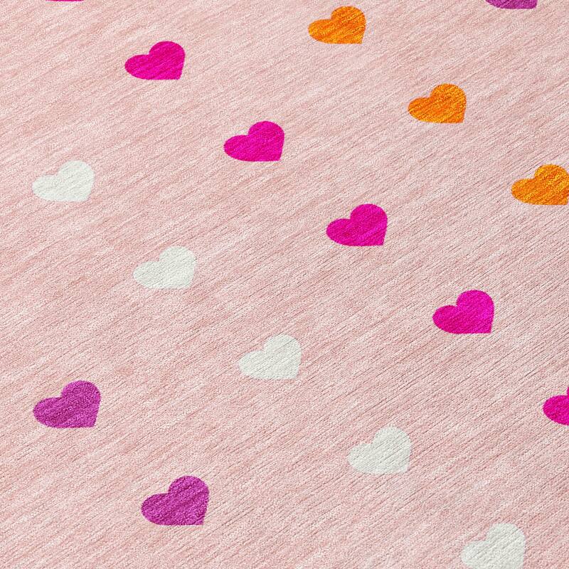 Machine Washable Indoor/ Outdoor Modern Hearts Chantille Rug