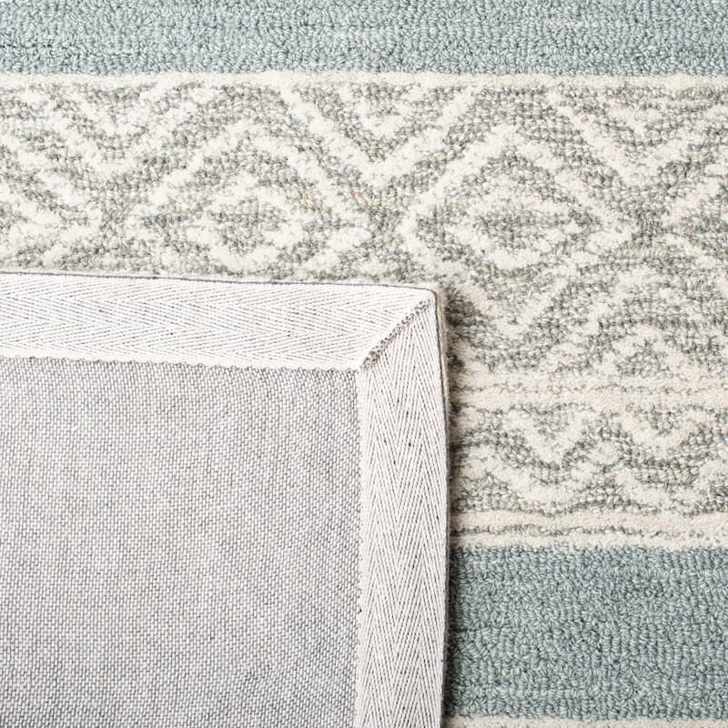 SAFAVIEH Handmade Metro Maelane French Country Wool Rug