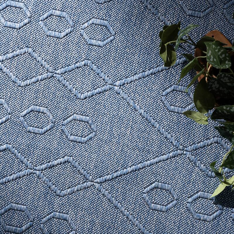 Alameda Solid Color Geometric Machine Washable Indoor Area Rug