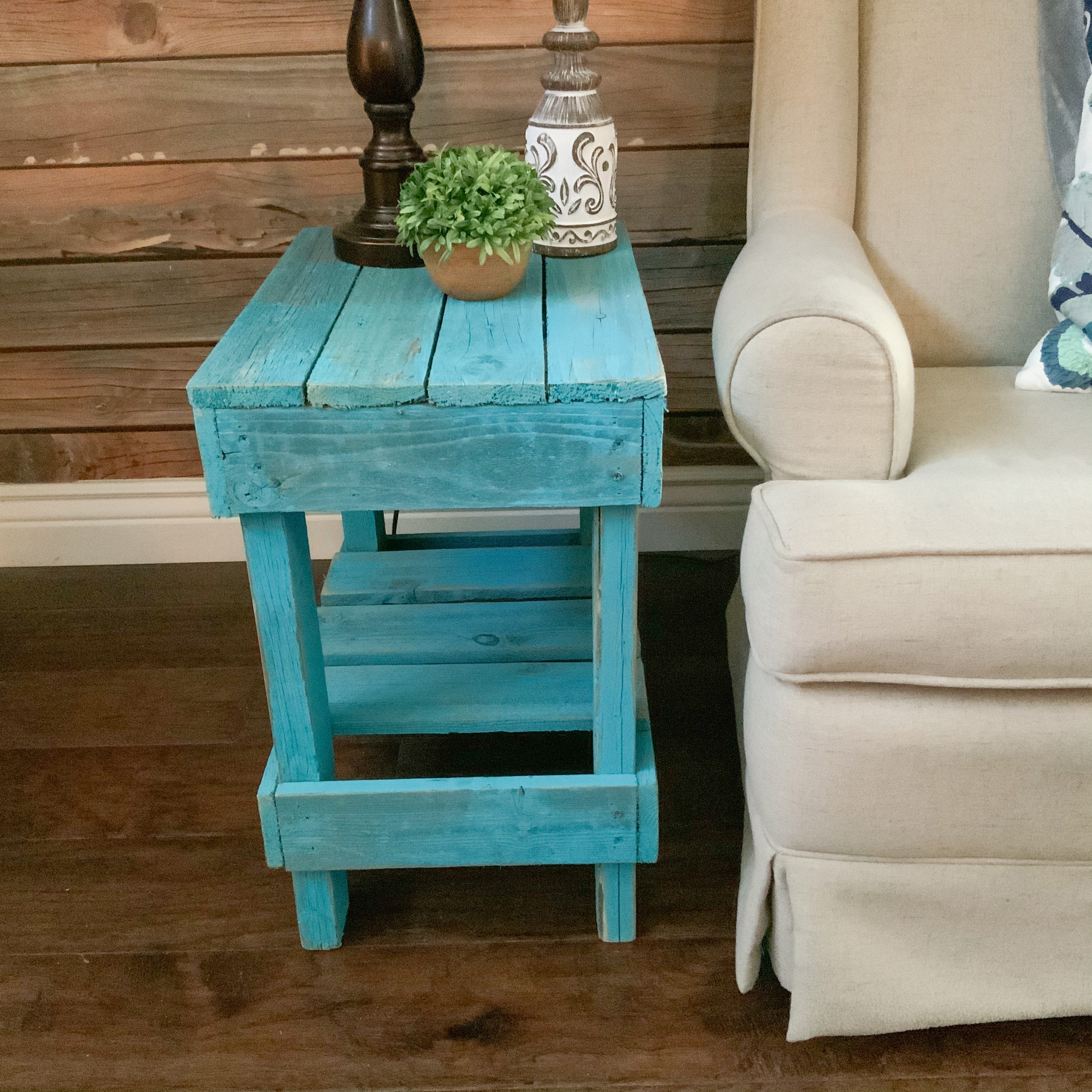 Del Hutson Designs Rustic Reclaimed Barnwood End Table - Overstock -  21275108