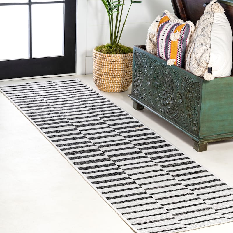 JONATHAN Y Grid Modern Offset Stripe Indoor/Outdoor Area Rug